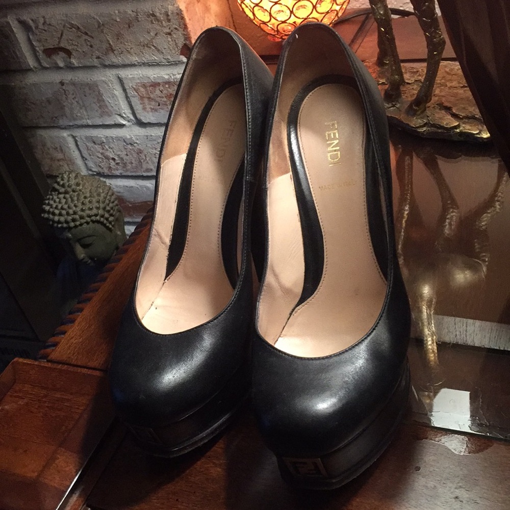 Fabulous F E N D I Heels 👠 👠